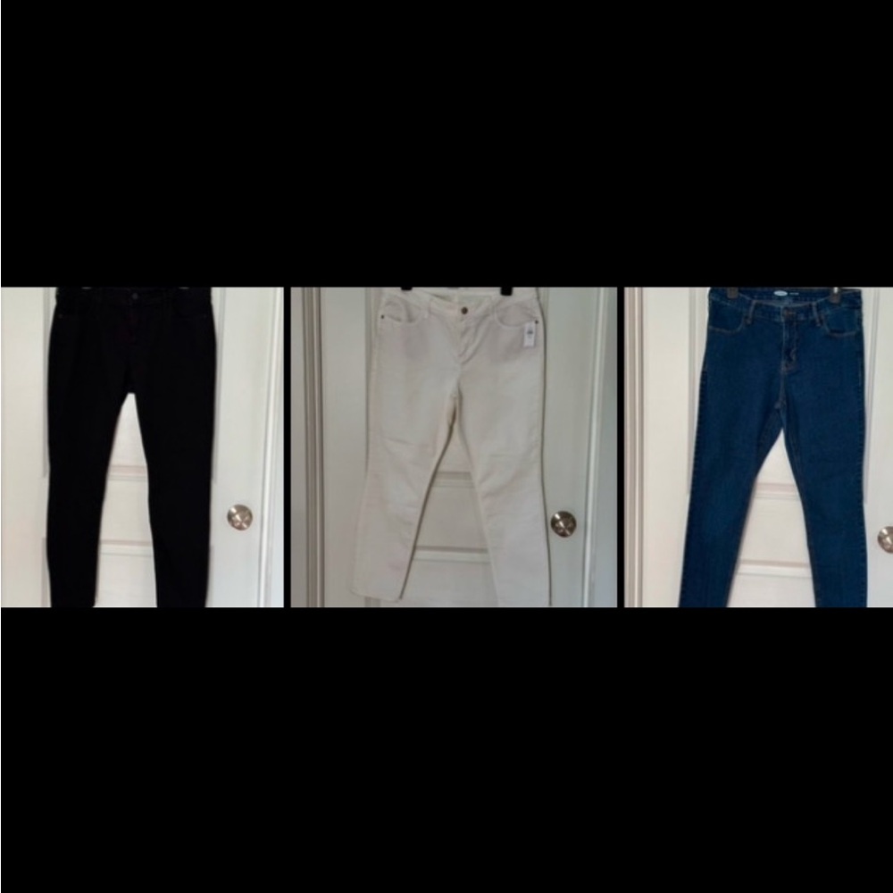 Bundle of 3 Woman’s Petite Old Navy Jeans.